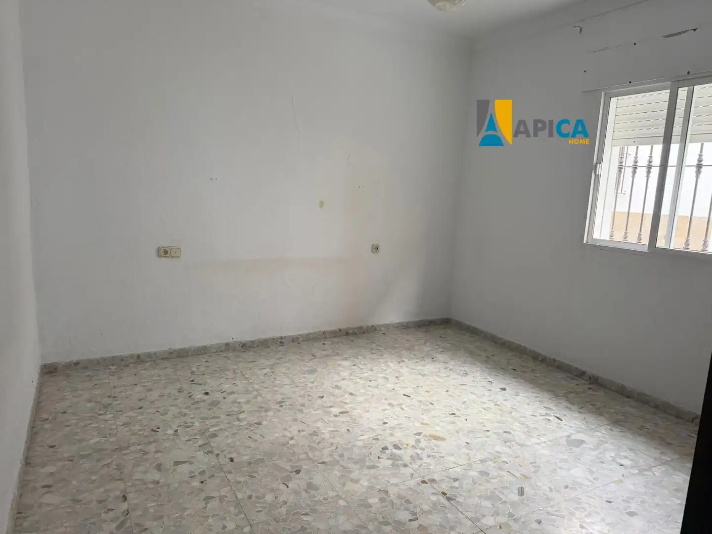 Detached homes for sale in Chiclana de la Frontera  with Storage room