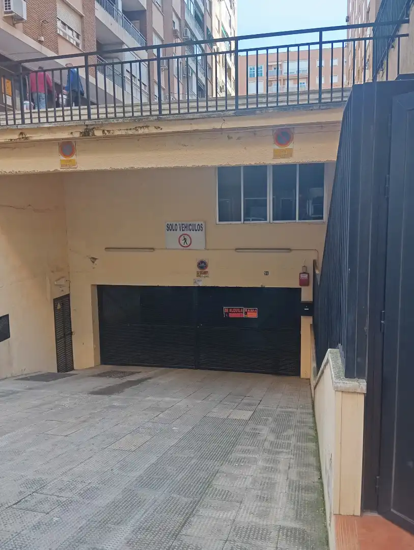 Parkplatz von Geschaftsraum zum Verkauf in Badajoz mit Klimaanlage, Heizung und Parkett