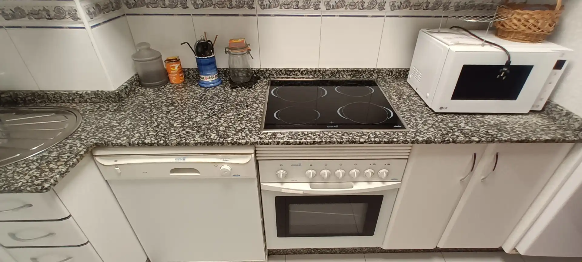 Cocina de Piso de alquiler en Vigo  con Calefacción, Amueblado y Internet