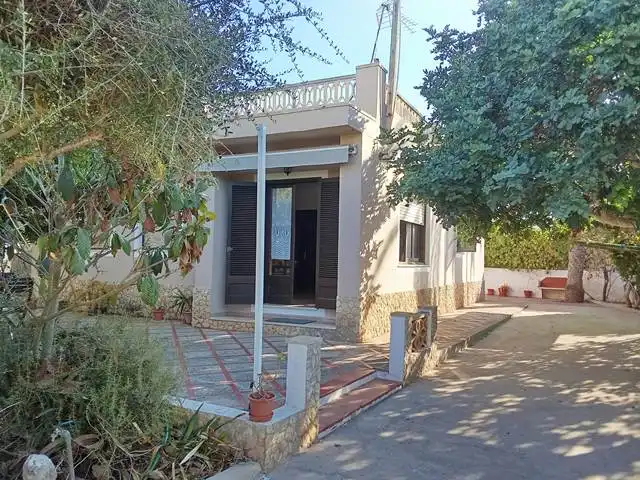 Xalet amb piscina en venda a Cala Blanca