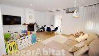 Sala d'estar de Casa adosada en venda en Onda amb Aire condicionat, Calefacció i Terrassa