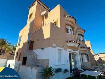 Villa avec piscine à vendre à San Miguel de Salinas