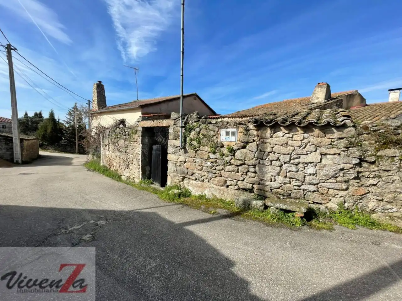 Exterior view of Houses for sale in Almeida de Sayago