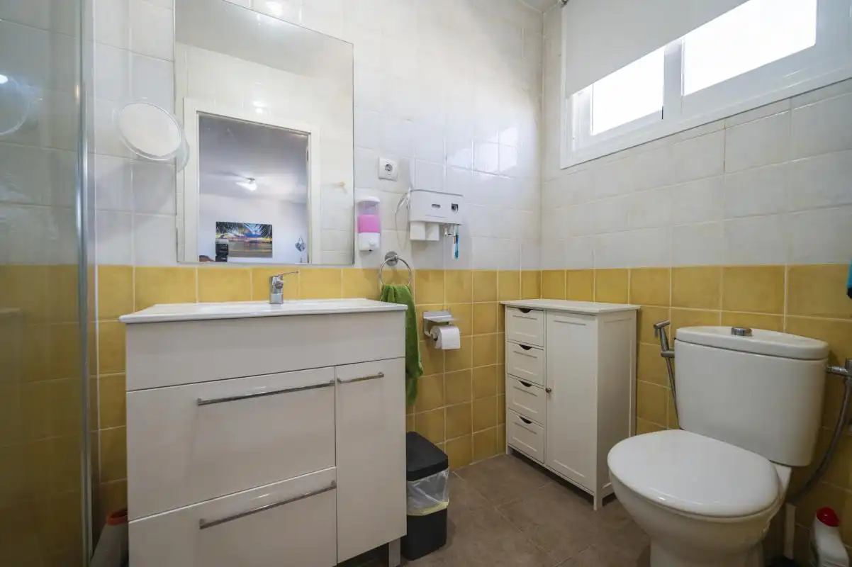 Badezimmer von Fabrikhallen zum Verkauf in Sant Antoni de Portmany mit Heizung