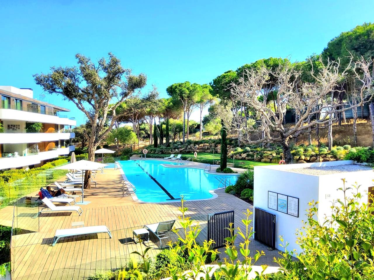Swimming pool of Apartment for sale in Sotogrande  with Air Conditioner, Heating and Terrace