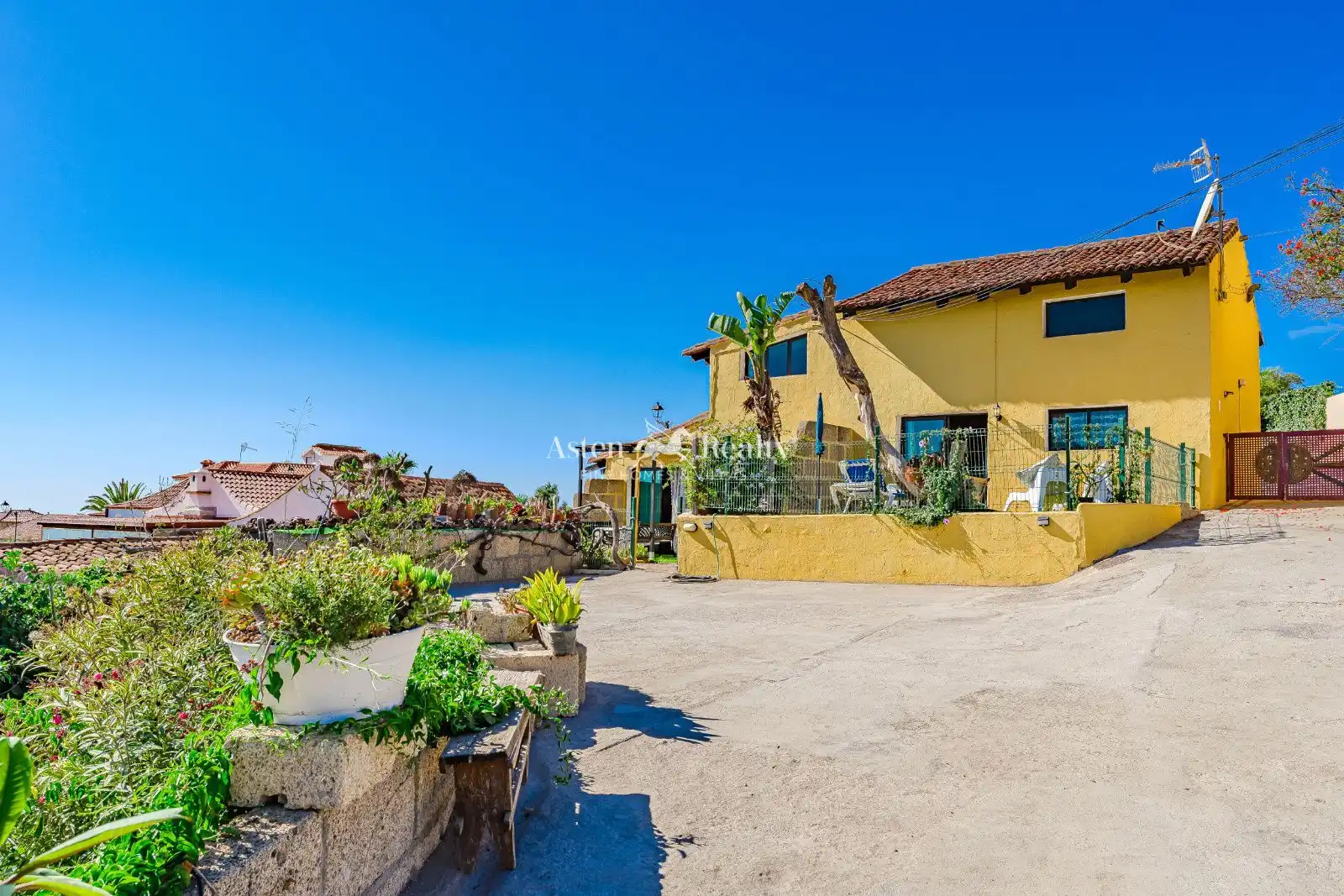 Casa adosada en venda en San Miguel de Abona amb Jardí privat, Terrassa i Moblat