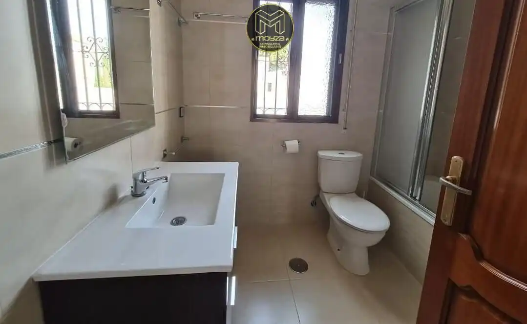 Bathroom of Houses for sale in Rota  with Air Conditioner, Terrace and Storage room