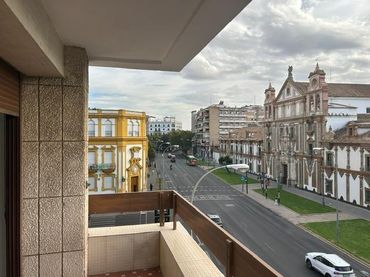 Appartamento con ascensore in affitto a Plaza Plaza Colón 16