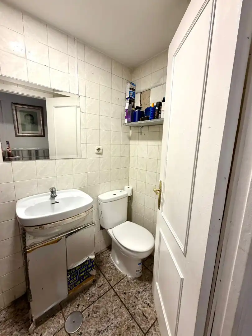 Bathroom of Flat for sale in Madrid  with Air Conditioner, Heating and Storage room