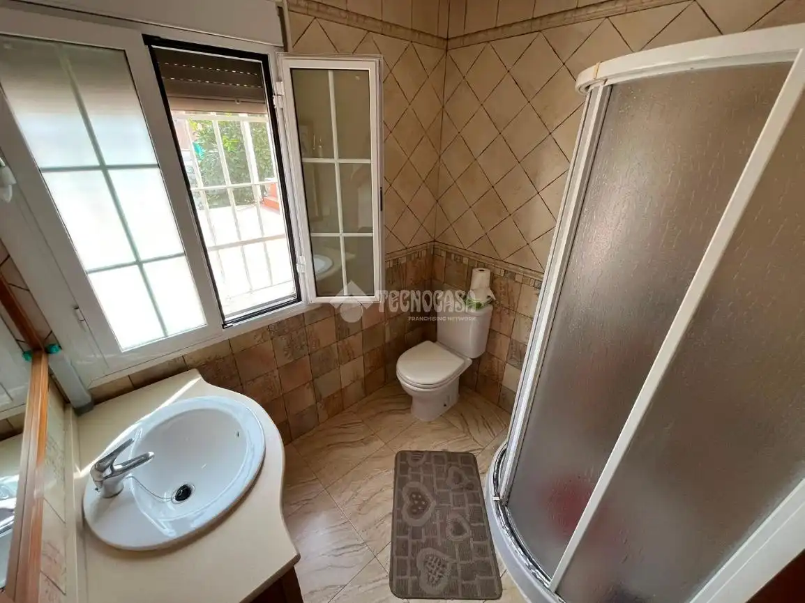 Bathroom of Detached homes for sale in Dos Hermanas  with Air Conditioner and Balcony