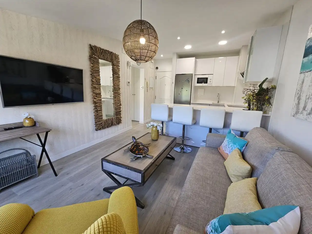 Sala de estar de Piso en venta en Torremolinos con Aire acondicionado y Amueblado