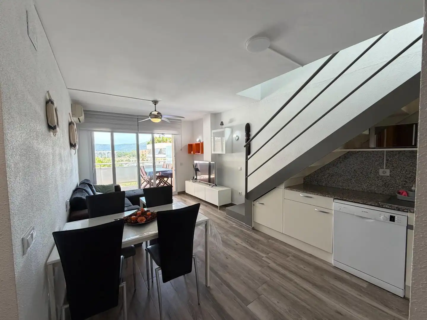 Sala de estar de Ático en venta en Roses con Aire acondicionado, Parquet y Terraza