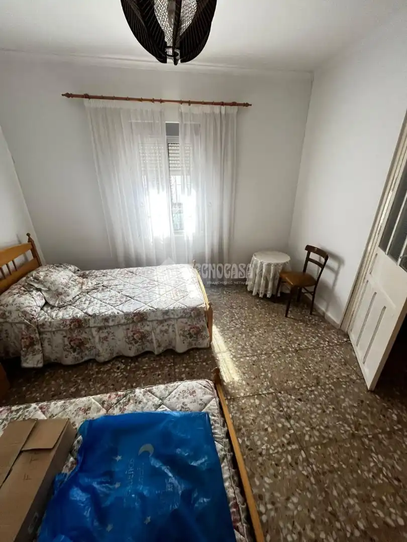 Habitación de Casa adosada en venta en Puertollano con Calefacción