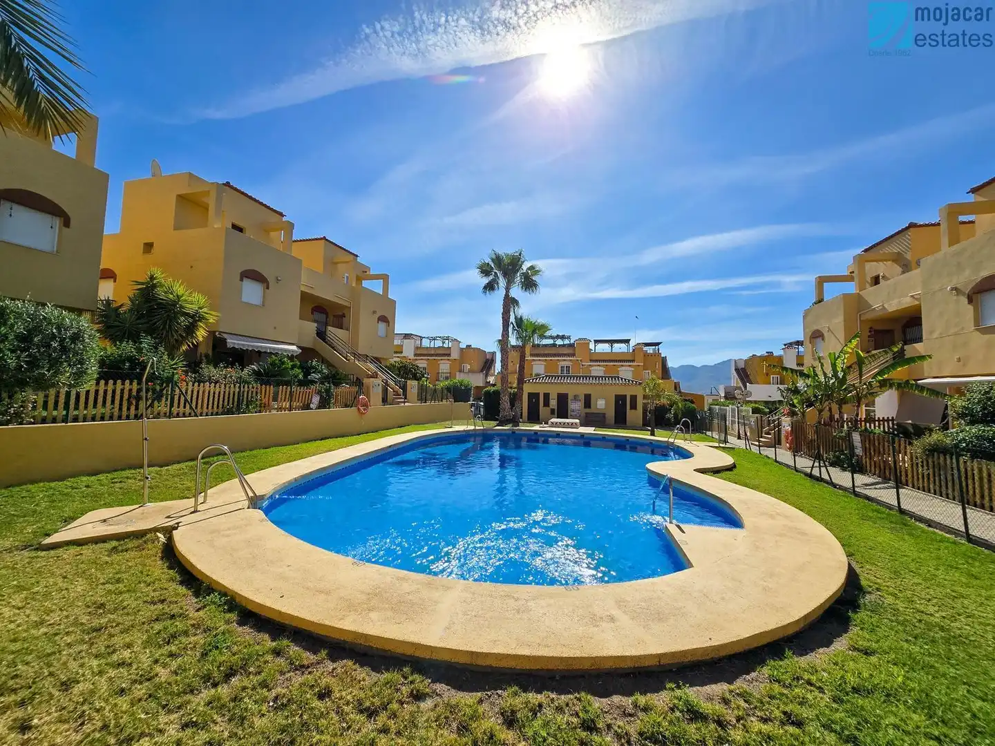 Schwimmbecken von Wohnung zum Verkauf in Los Gallardos mit Klimaanlage, Terrasse und Schwimmbad