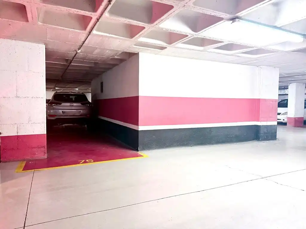 Parkplatz von Garage zum Verkauf in Figueres