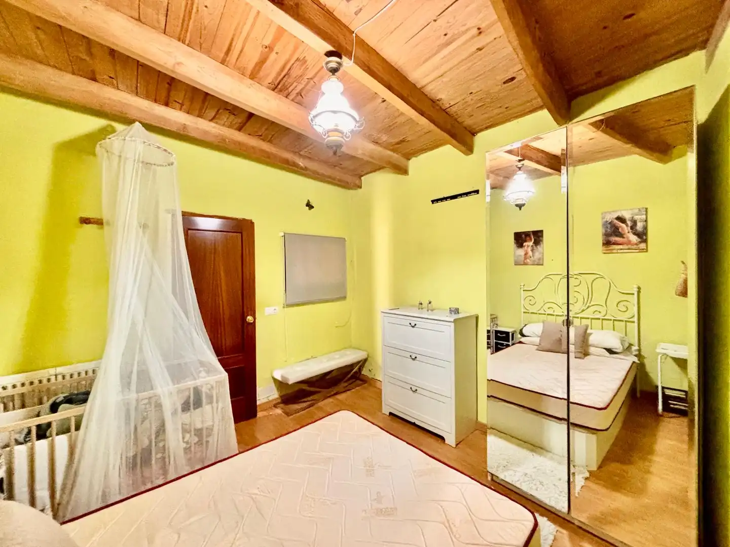 Dormitori de Casa o xalet en venda en Santa Elena de Jamuz amb Calefacció, Moblat i Forn