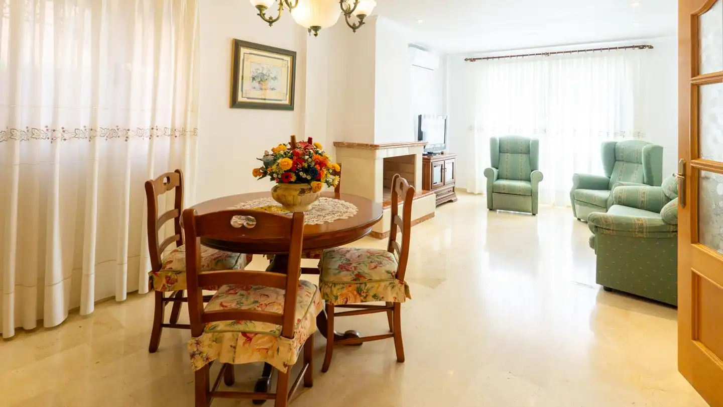 Sala d'estar de Casa o xalet en venda en Elche / Elx amb Aire condicionat, Jardí privat i Terrassa