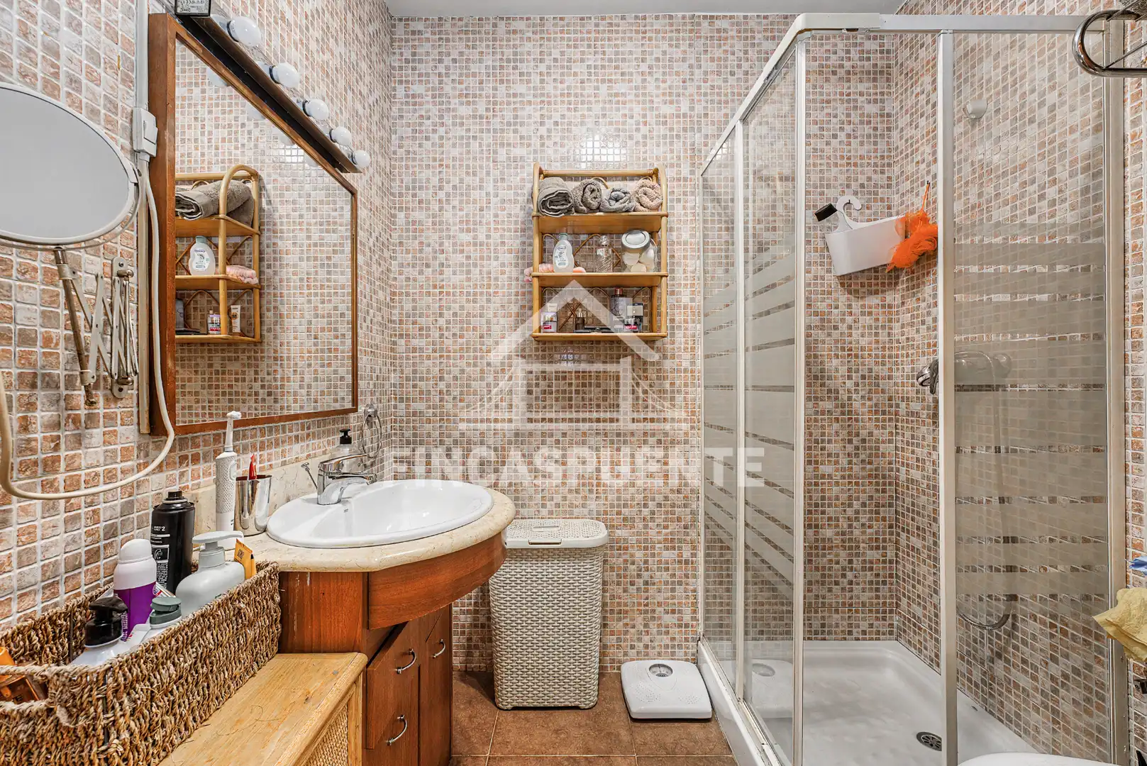 Badezimmer von Erdgeschoss zum Verkauf in Barcelona mit Klimaanlage und Heizung