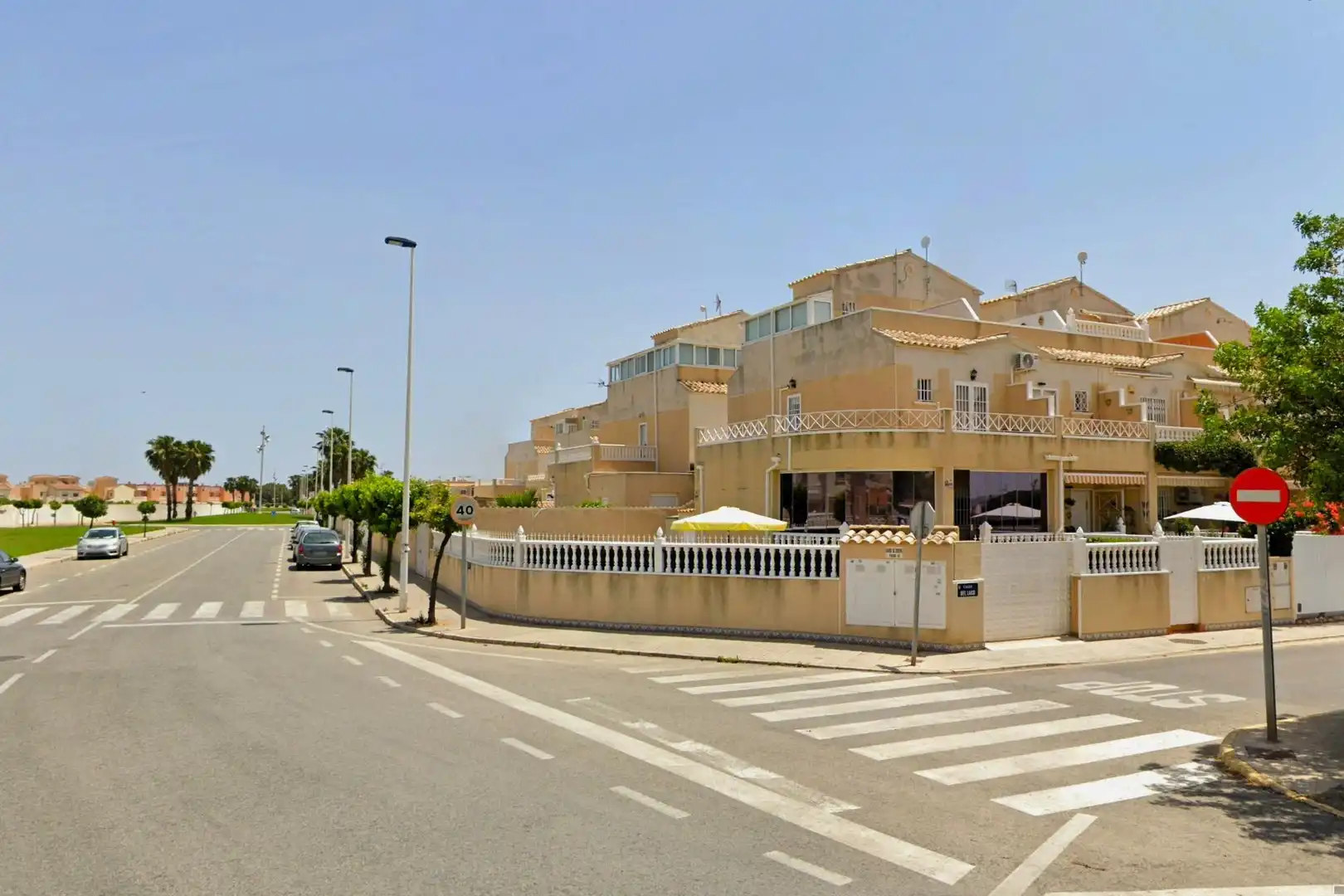 Vista exterior de Casa adosada en venta en Torrevieja con Aire acondicionado, Calefacción y Jardín privado