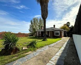 Vista exterior de Casa o xalet en venda en Badajoz Capital amb Aire condicionat