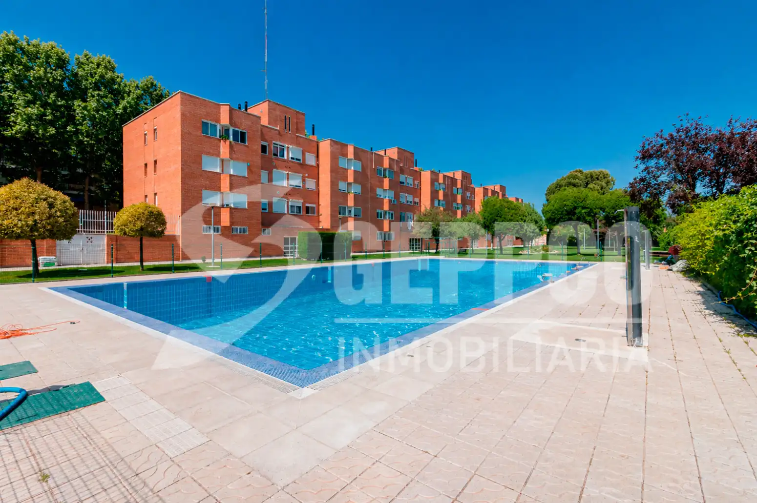 Swimming pool of Flat for sale in Alcalá de Henares  with Air Conditioner, Heating and Community pool