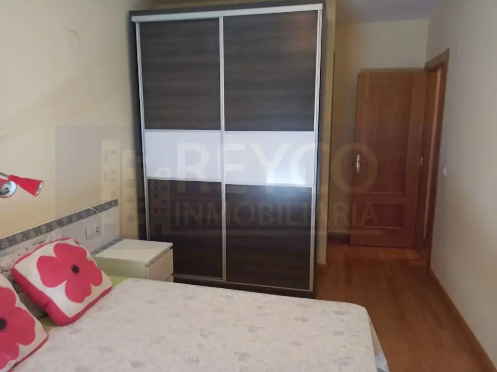 Dormitori de Apartament en venda en Torrecilla Sobre Alesanco amb Balcó