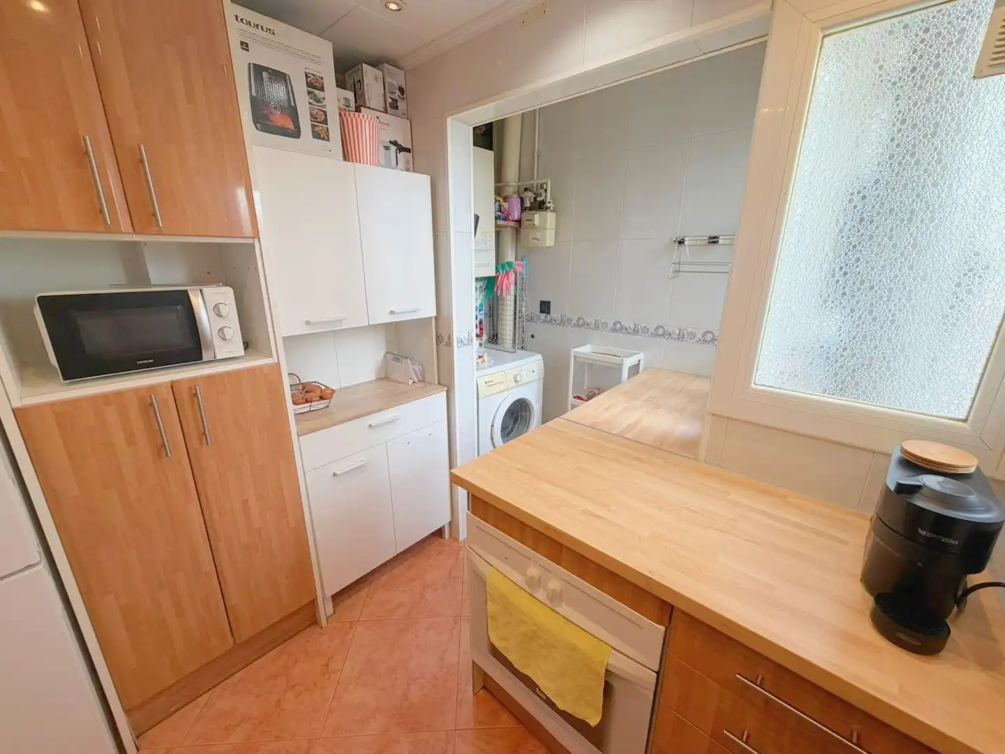 Kitchen of Flat for sale in El Prat de Llobregat  with Air Conditioner, Oven and Balcony