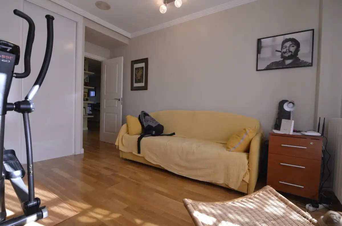 Habitación de Casa adosada en venta en Doñinos de Salamanca con Calefacción, Parquet y Terraza