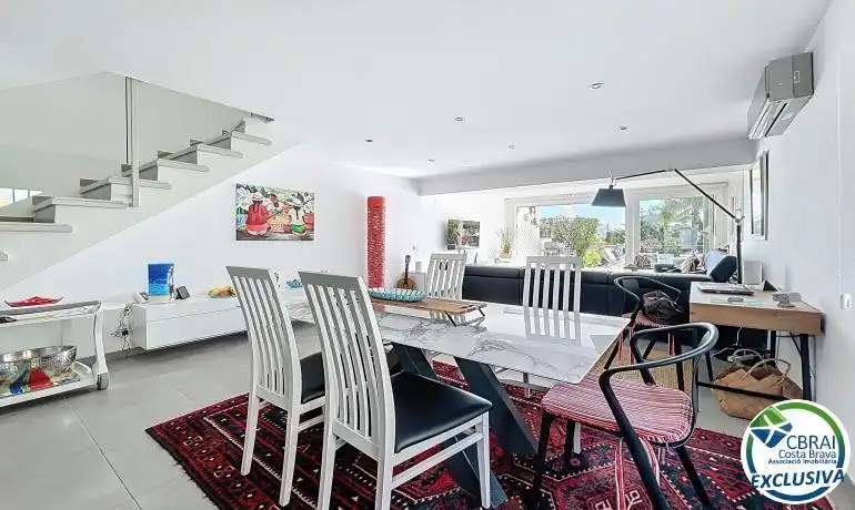 Dining room of Houses for sale in Empuriabrava  with Heating, Terrace and Swimming Pool