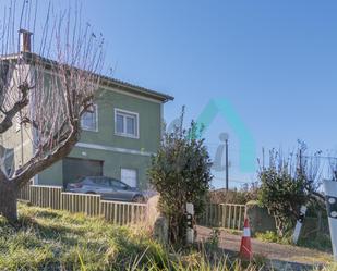 Vista exterior de Casa o xalet en venda en Siero amb Calefacció, Jardí privat i Parquet