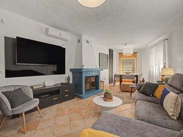 Casa rústica amb balcó en venda a Avenida Andalucia