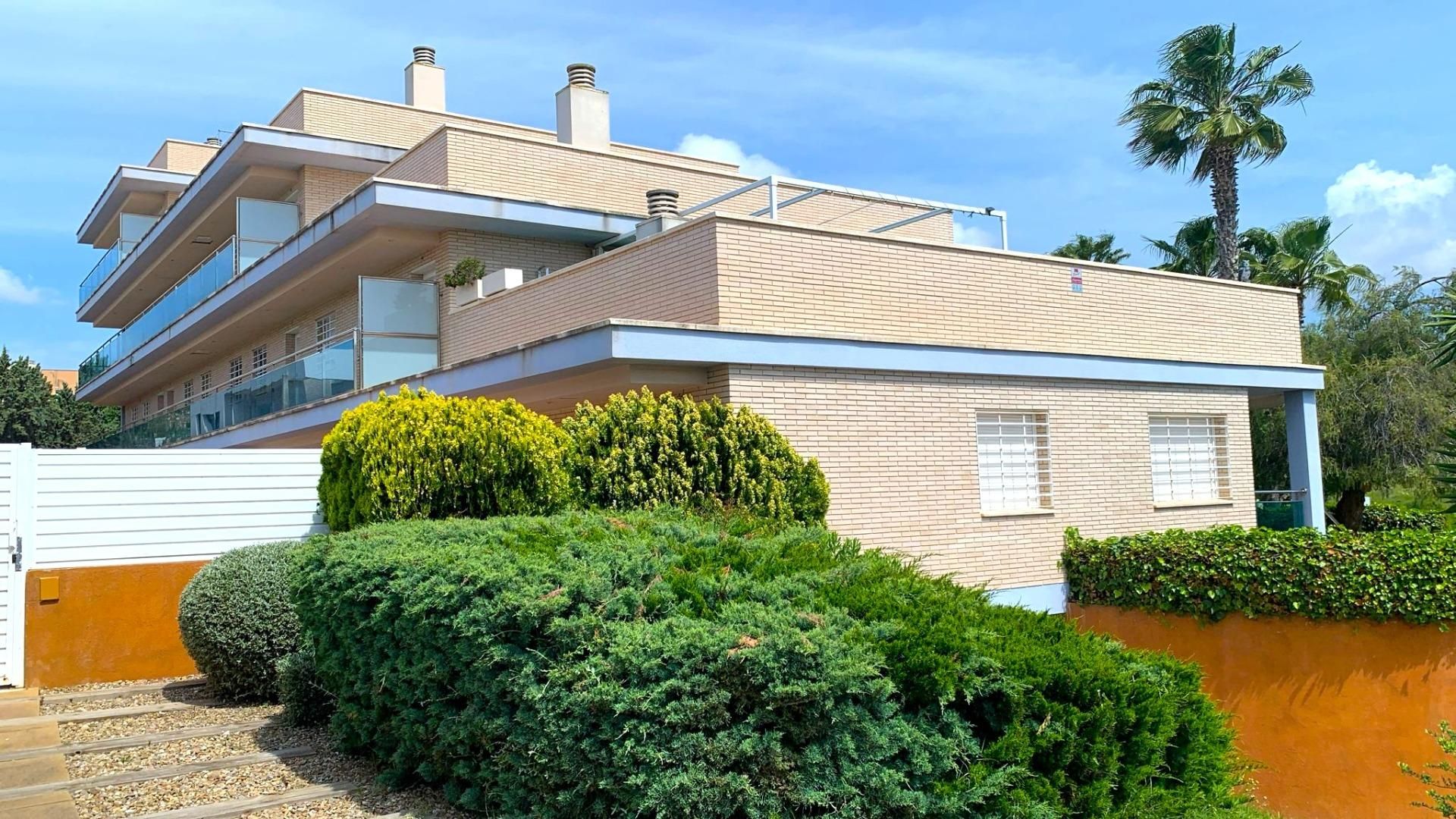 Exterior view of Flat for sale in Roda de Berà  with Air Conditioner, Private garden and Terrace