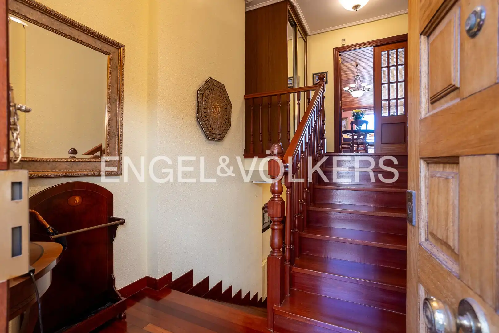 Einfamilien-Reihenhaus zum Verkauf in Santander mit Heizung, Privatgarten und Terrasse