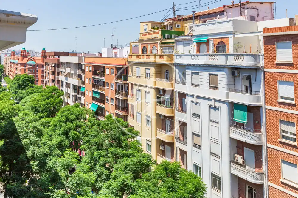 Außenansicht von Wohnung zur Miete in Valencia mit Klimaanlage, Terrasse und Abstellraum