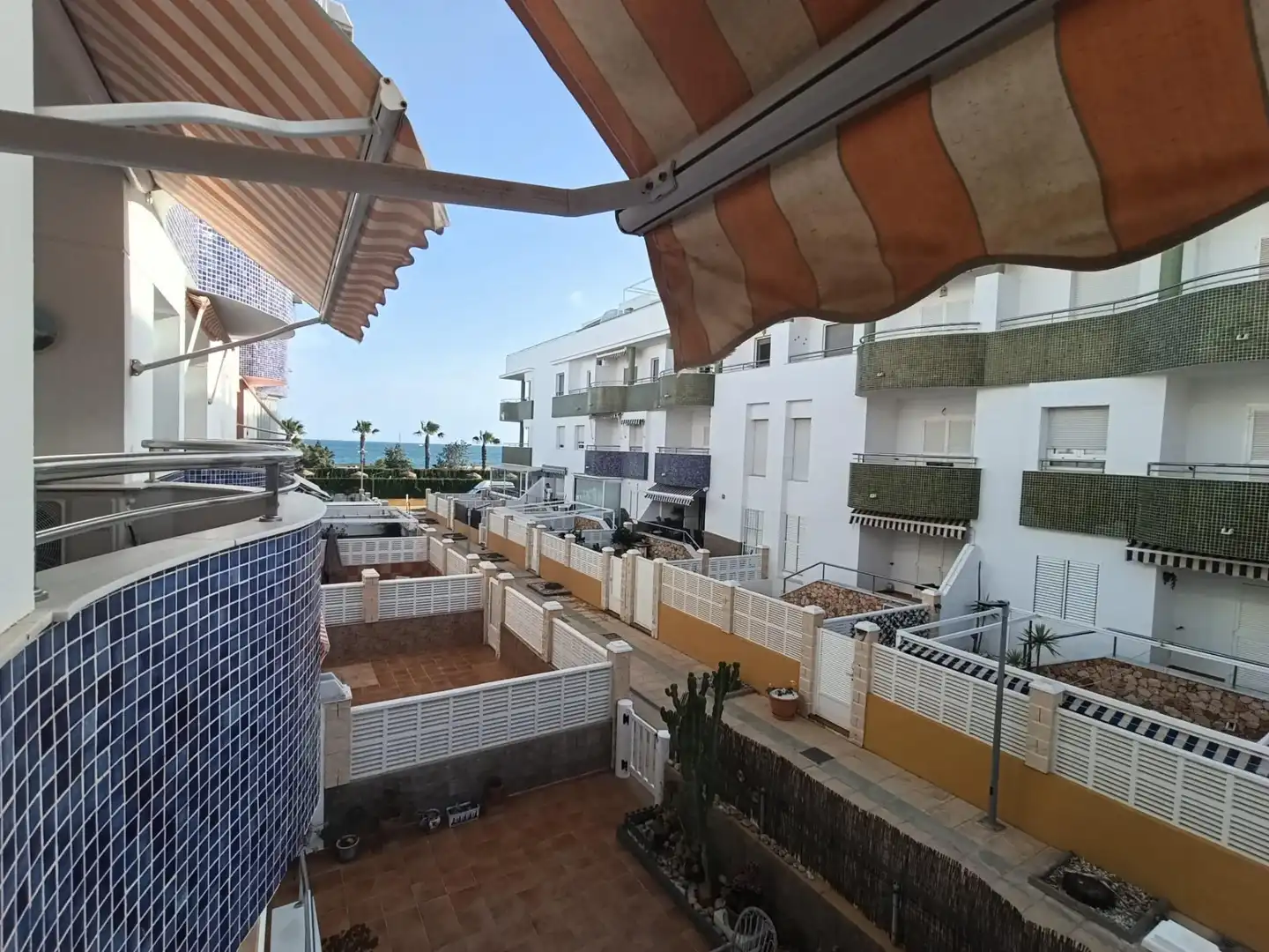 Vista exterior de Pis de lloguer en El Ejido amb Aire condicionat, Moblat i Balcó