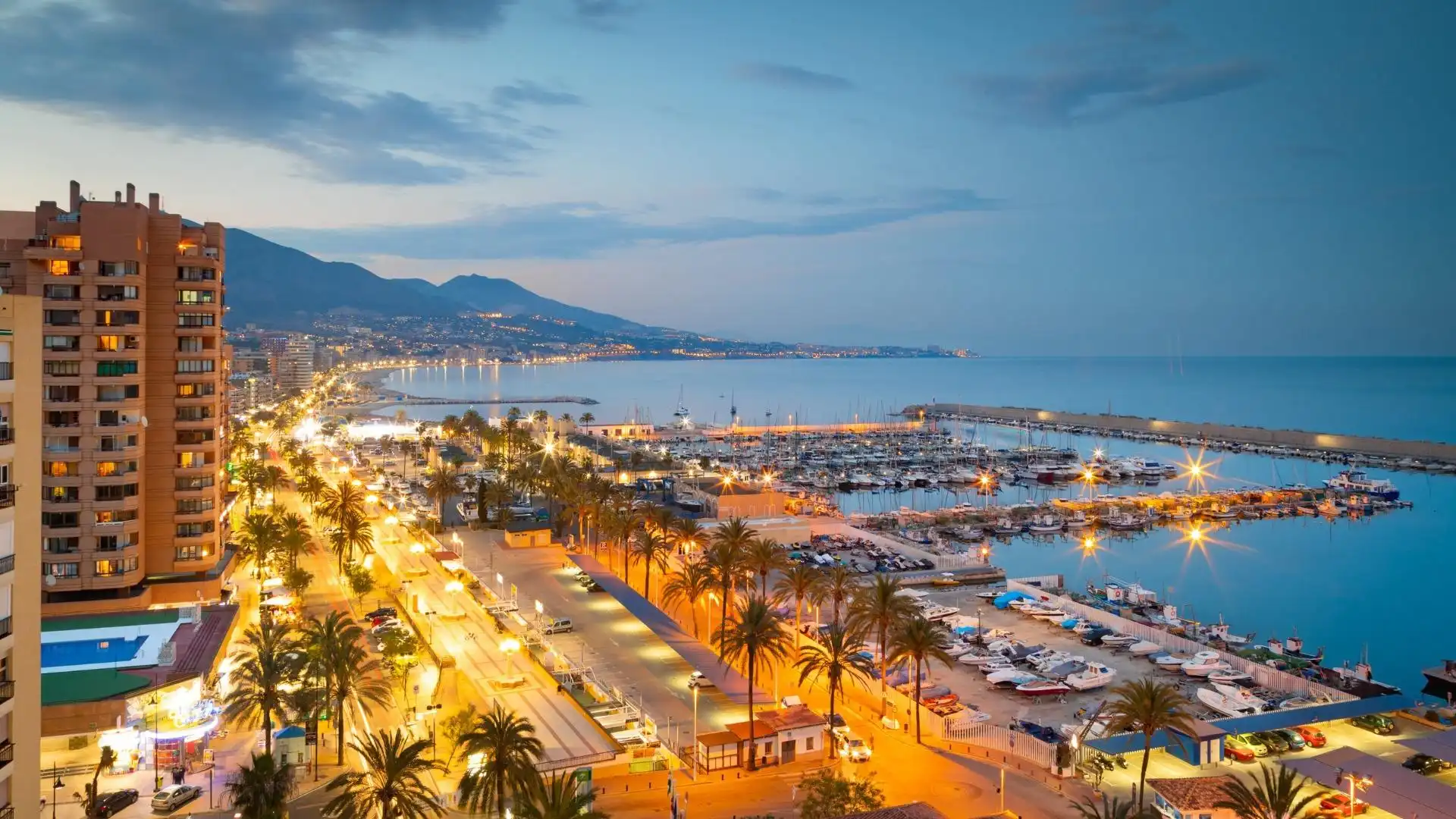 Außenansicht von Erdgeschoss zum Verkauf in Fuengirola mit Klimaanlage, Privatgarten und Abstellraum
