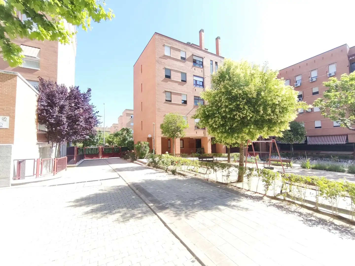 Vista exterior de Pis en venda en Leganés amb Aire condicionat, Calefacció i Jardí privat