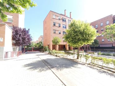 Wohnung mit Balkon zum Verkauf in Calle de Teresa Claramunt 5