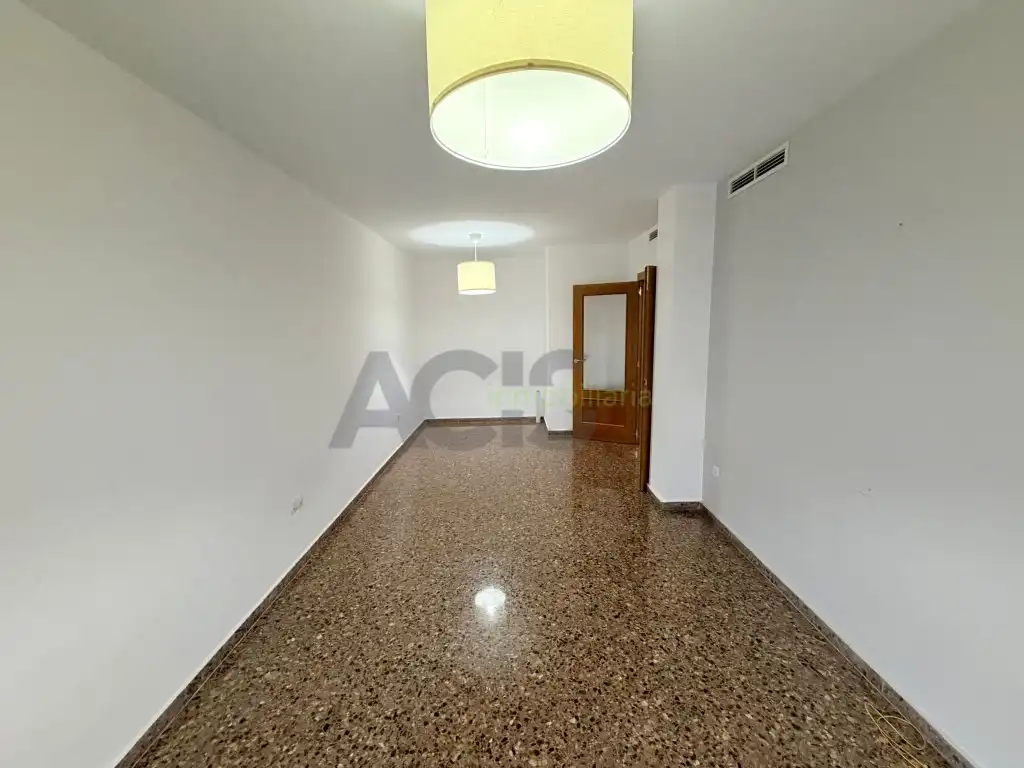Wohnung zur Miete in L'Alcúdia mit Klimaanlage und Balkon