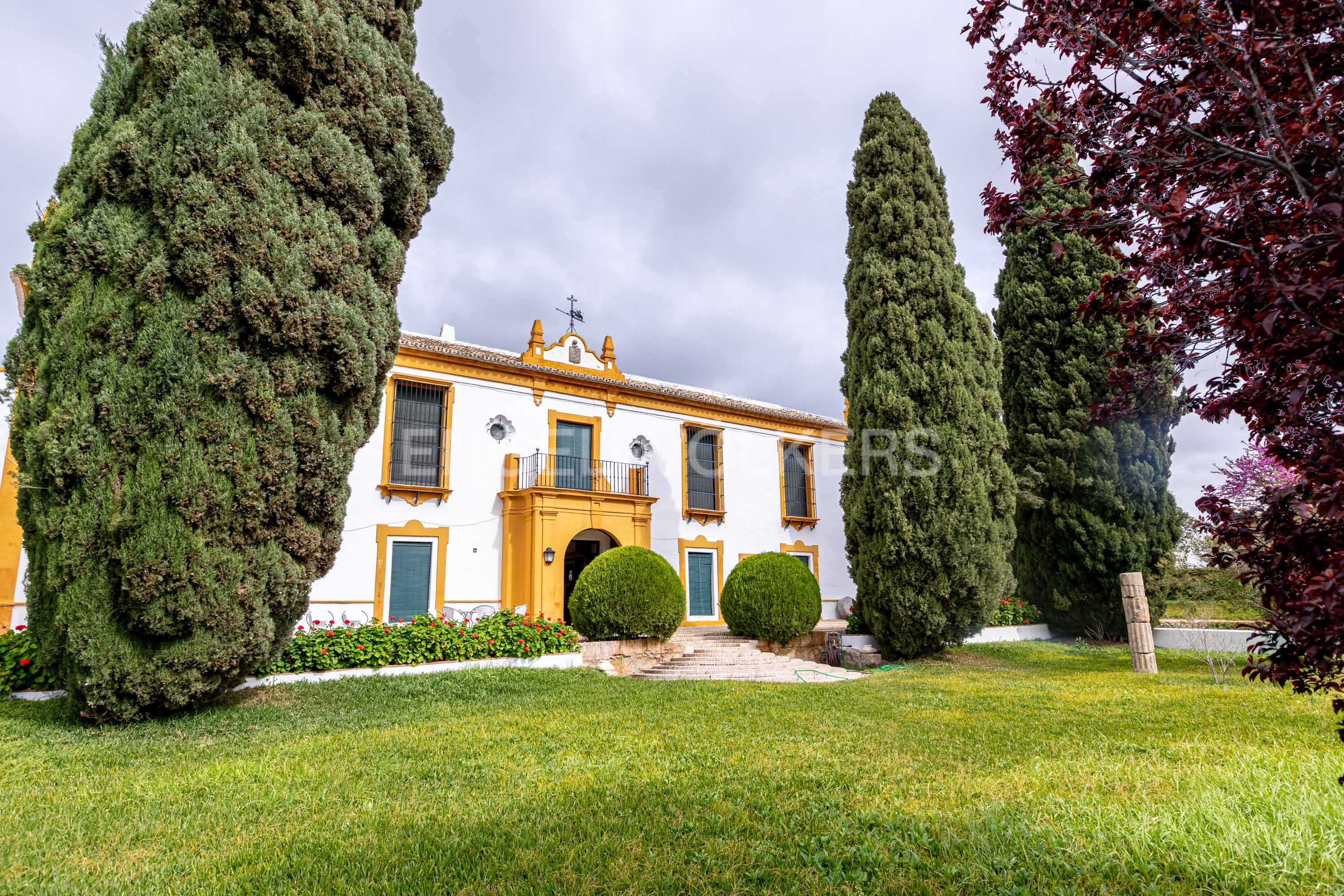 Exterior view of House or chalet for sale in Morón de la Frontera  with Heating, Private garden and Terrace
