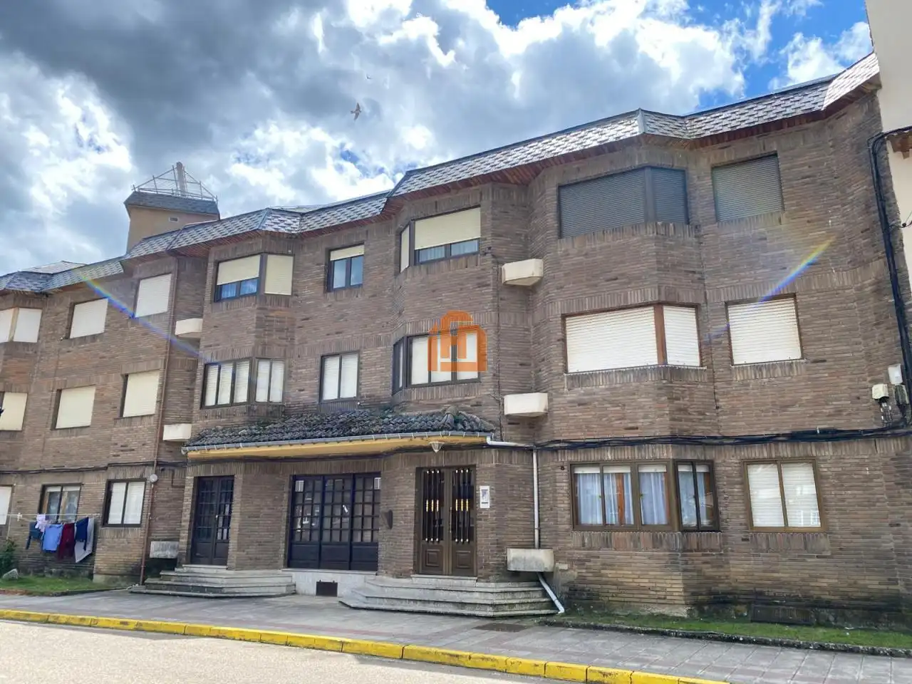 Vista exterior de Apartamento en venta en La Pola de Gordón  con Calefacción