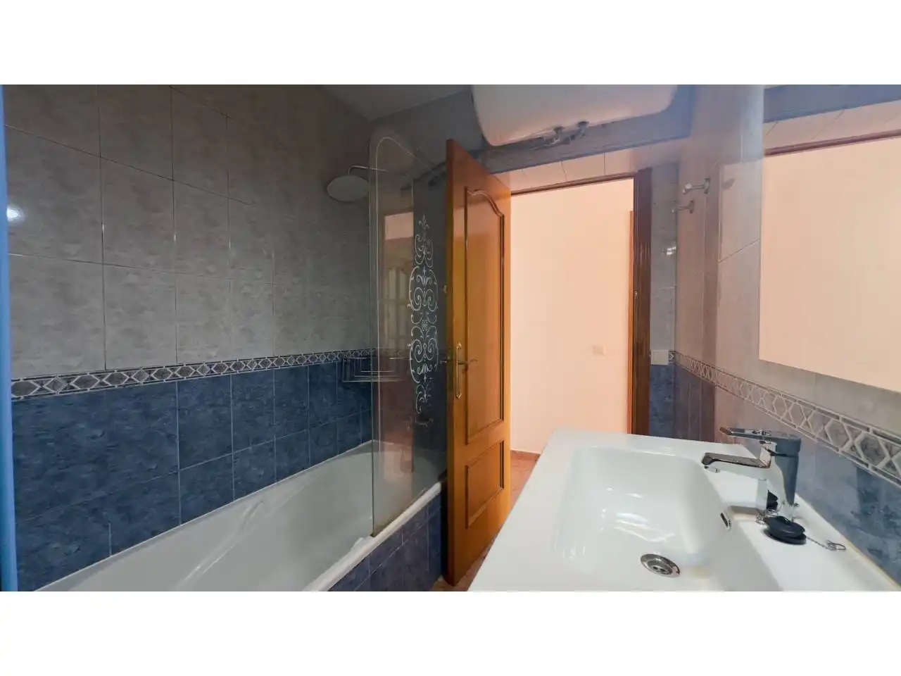Bathroom of Flat for sale in  Palma de Mallorca  with Air Conditioner, Heating and Balcony