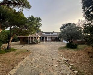 Vista exterior de Casa o xalet en venda en Sant Andreu de Llavaneres amb Terrassa i Piscina