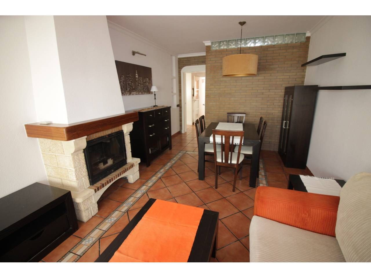 Sala d'estar de Dúplex de lloguer en Roquetas de Mar amb Terrassa, Moblat i Piscina comunitària