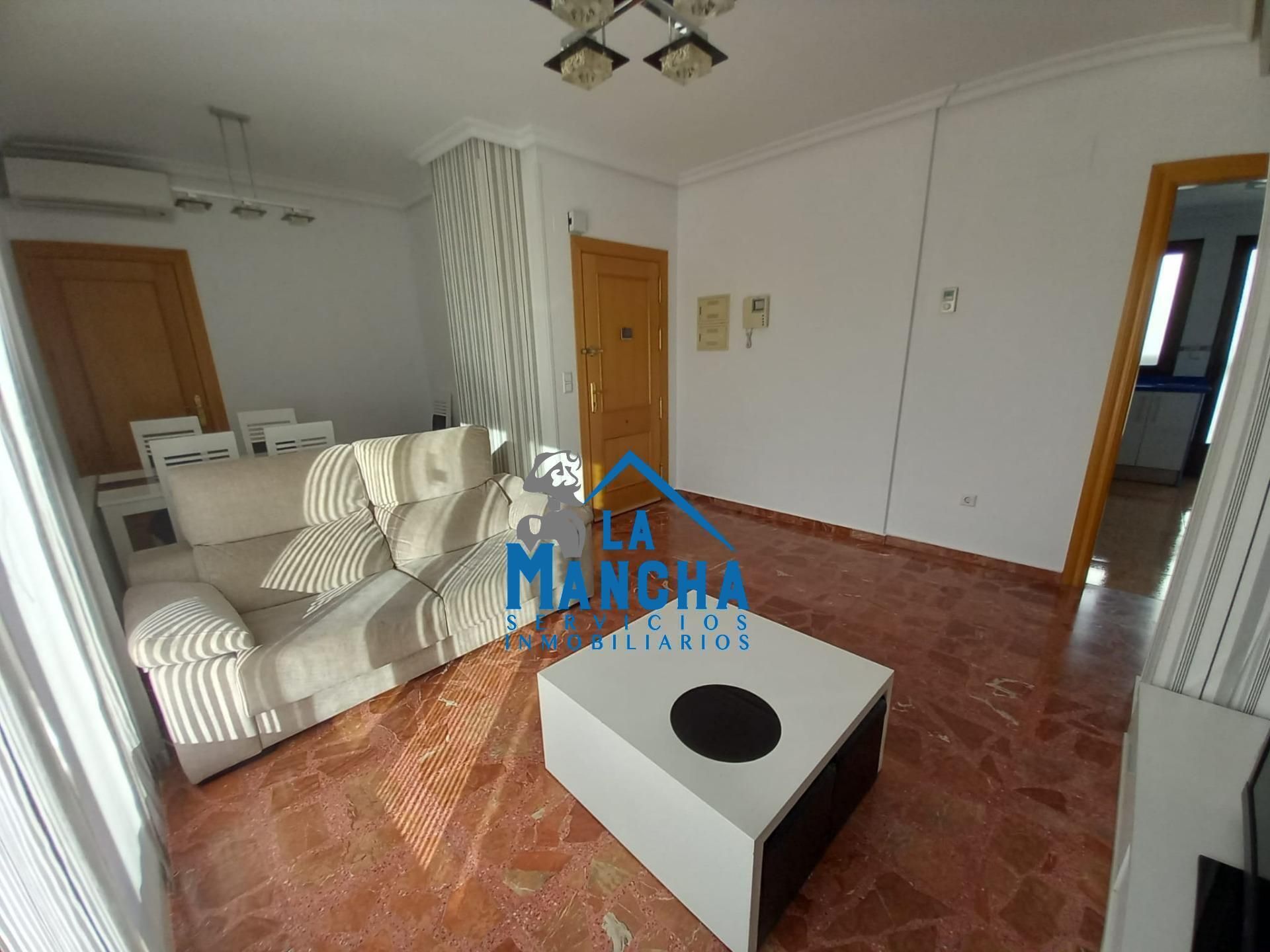 Vista exterior de Àtic en venda en  Albacete Capital amb Calefacció, Terrassa i Balcó