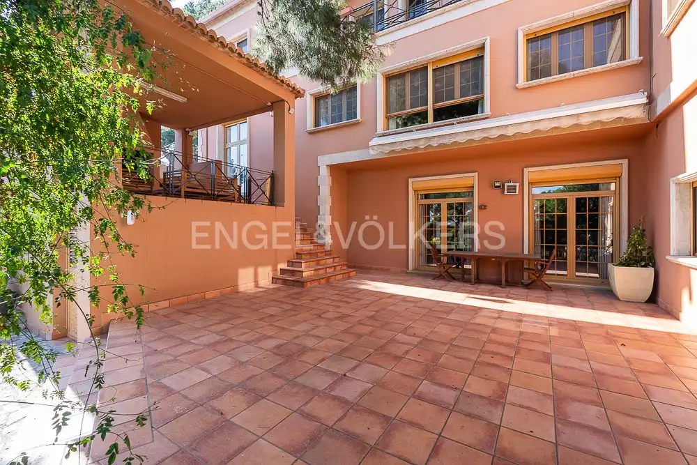 Terrassa de Casa o xalet en venda en Sagunto / Sagunt amb Calefacció, Jardí privat i Parquet