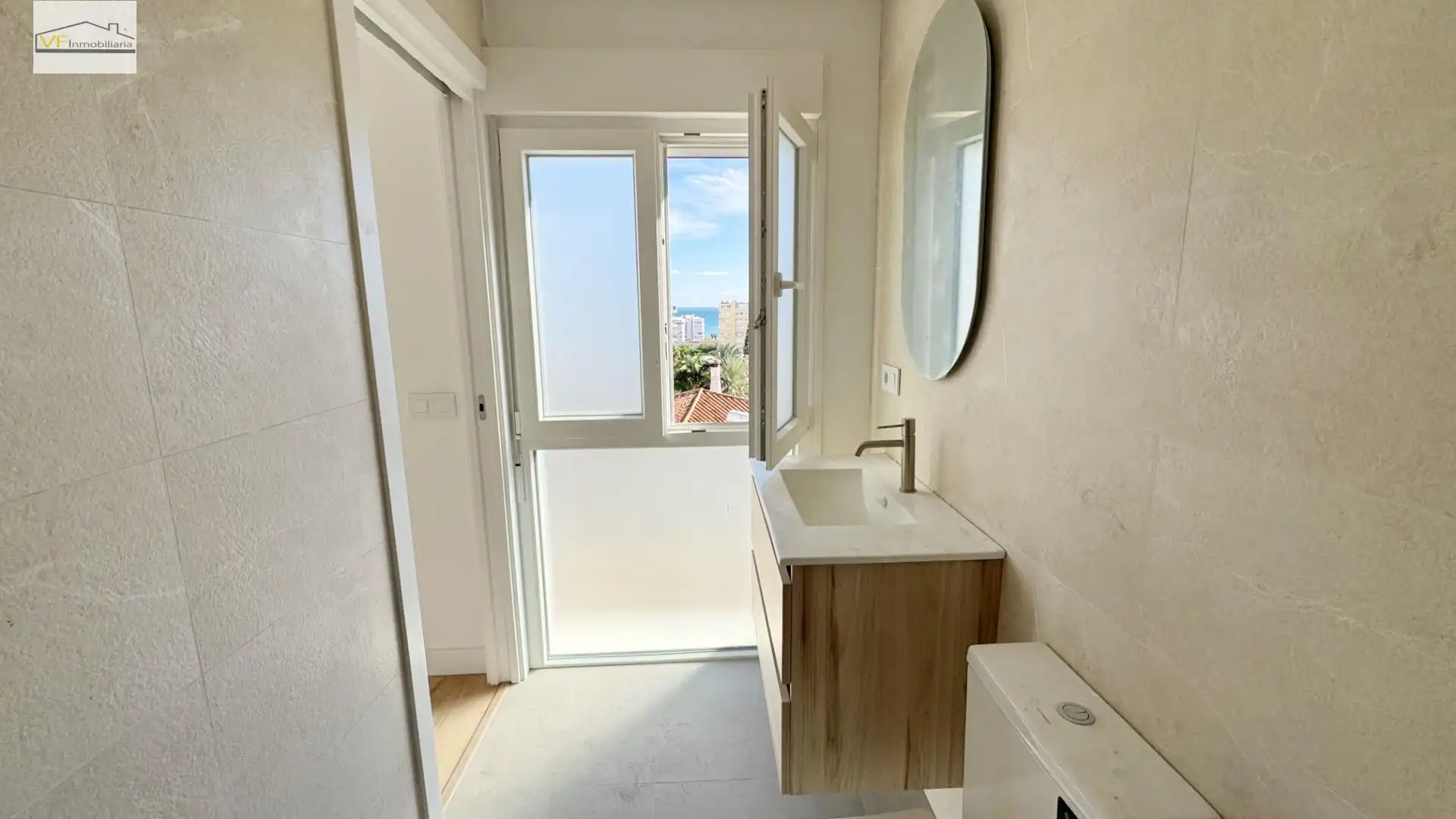 Bathroom of Duplexes for sale in Torremolinos  with Private garden, Terrace and Storage room