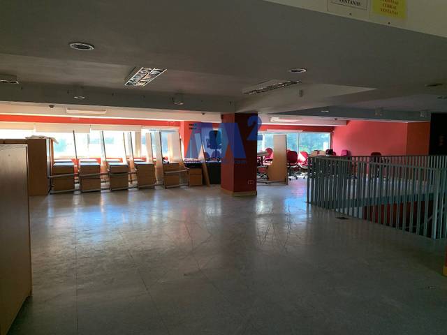 Local comercial en Alquiler en Tres Olivos - Valverde