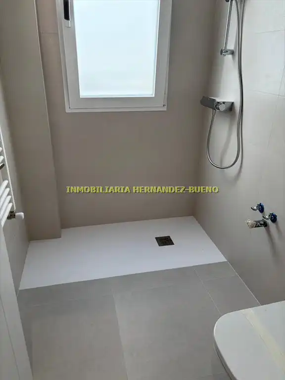 Bathroom of Flat for sale in Salamanca  with Air Conditioner, Heating and Balcony
