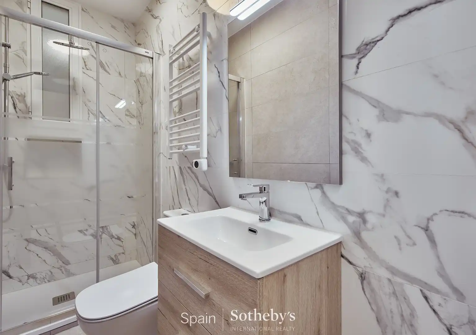 Bathroom of Apartments for sale in Madrid  with Air Conditioner and Heating